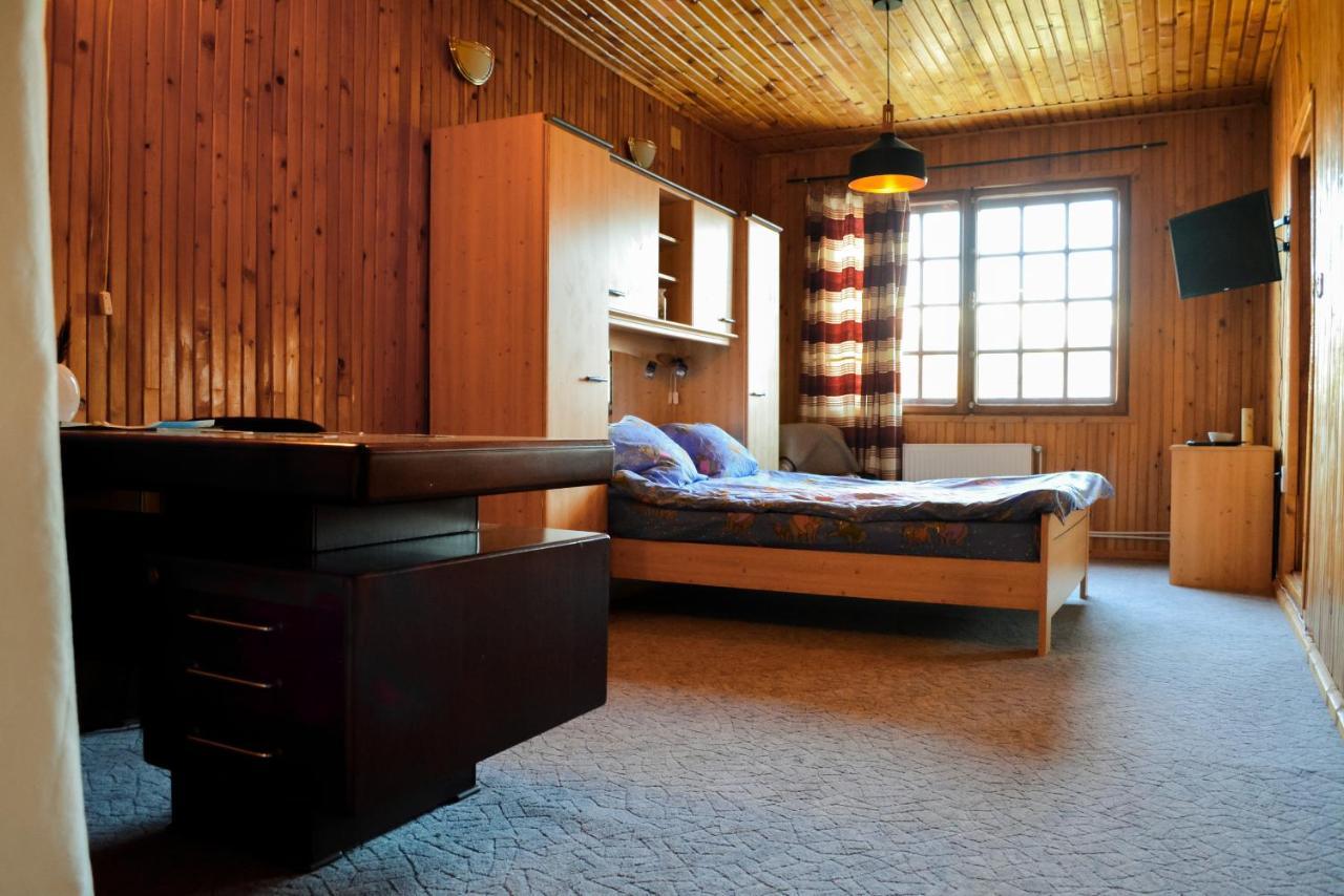 Grandpa's hidden crib, 6 bedroom, pet friendly Sinaia Buitenkant foto