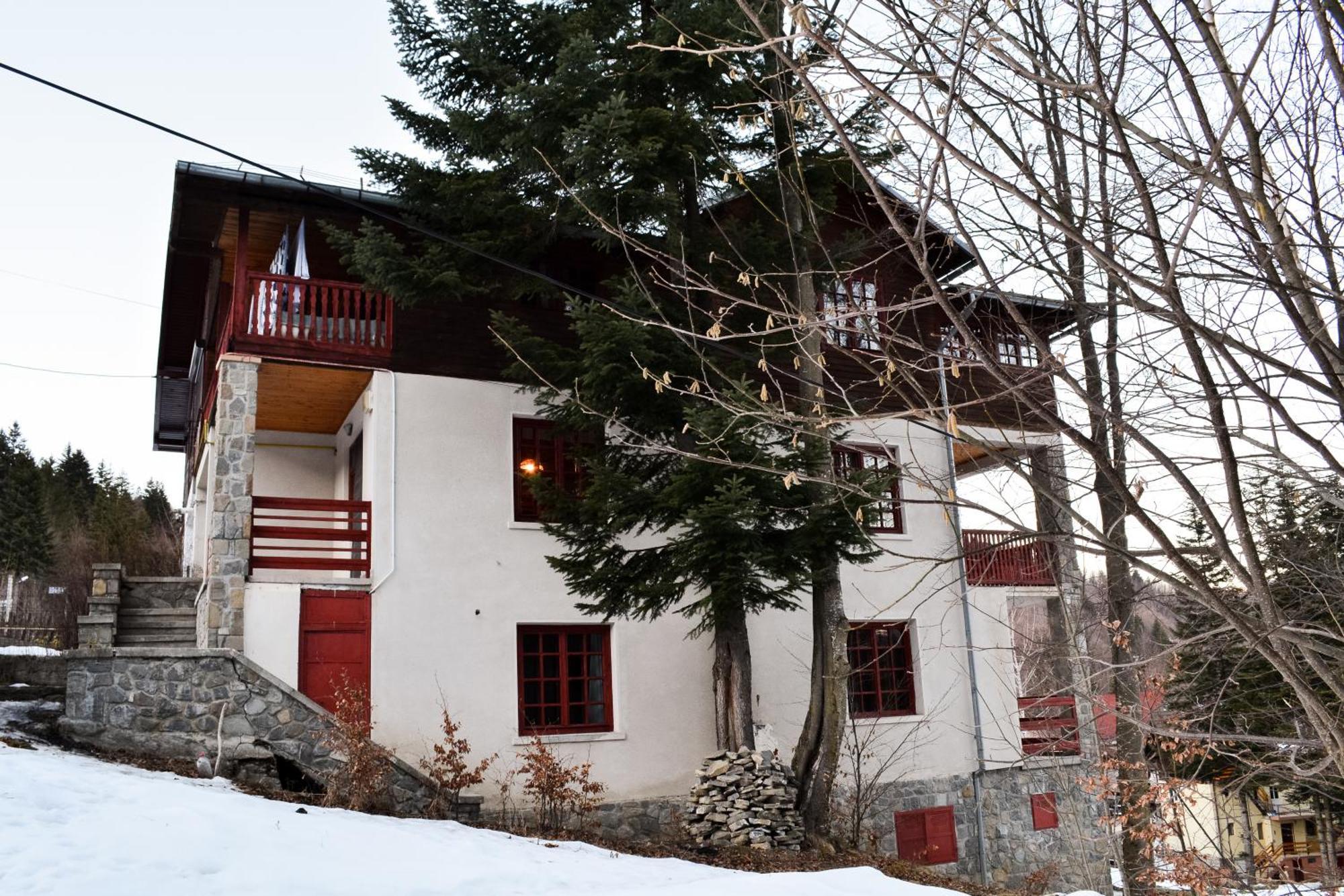 Grandpa's hidden crib, 6 bedroom, pet friendly Sinaia Buitenkant foto