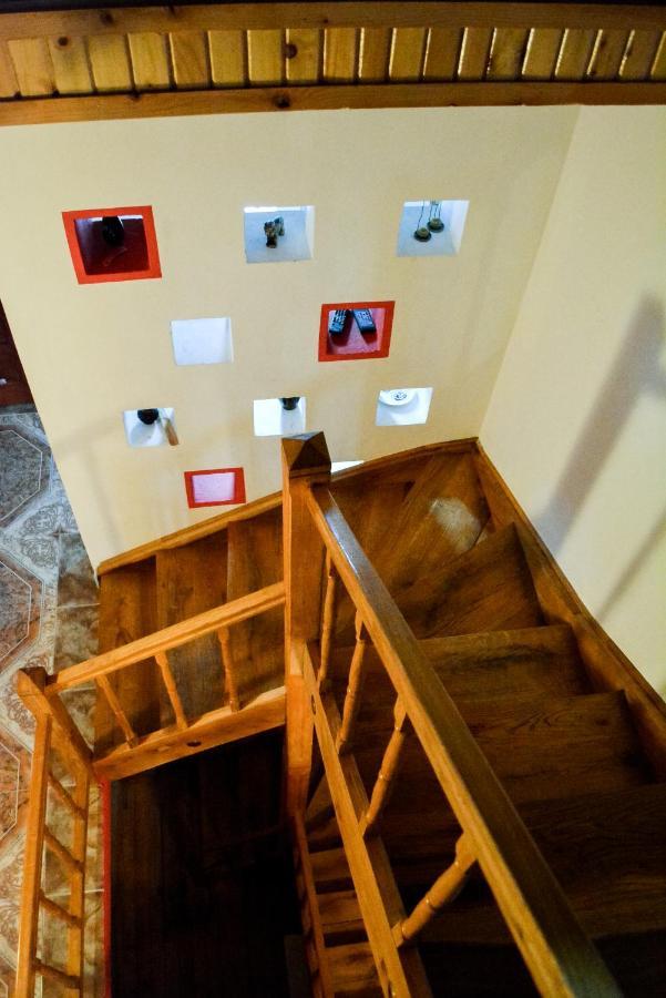 Grandpa's hidden crib, 6 bedroom, pet friendly Sinaia Buitenkant foto