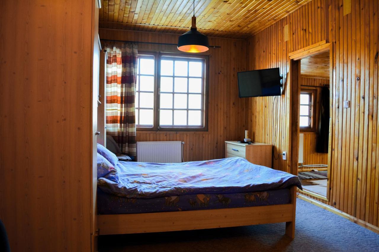 Grandpa's hidden crib, 6 bedroom, pet friendly Sinaia Buitenkant foto